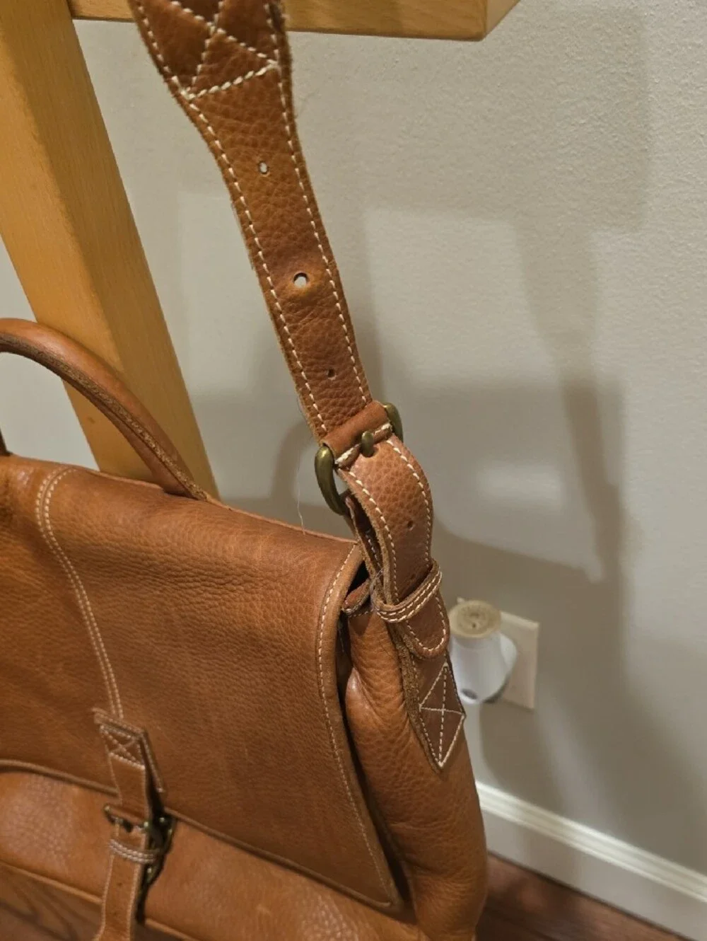 L.L. Bean Brown Pebble Leather Messenger Bag with Adjustable Strap - Picture 3 of 8